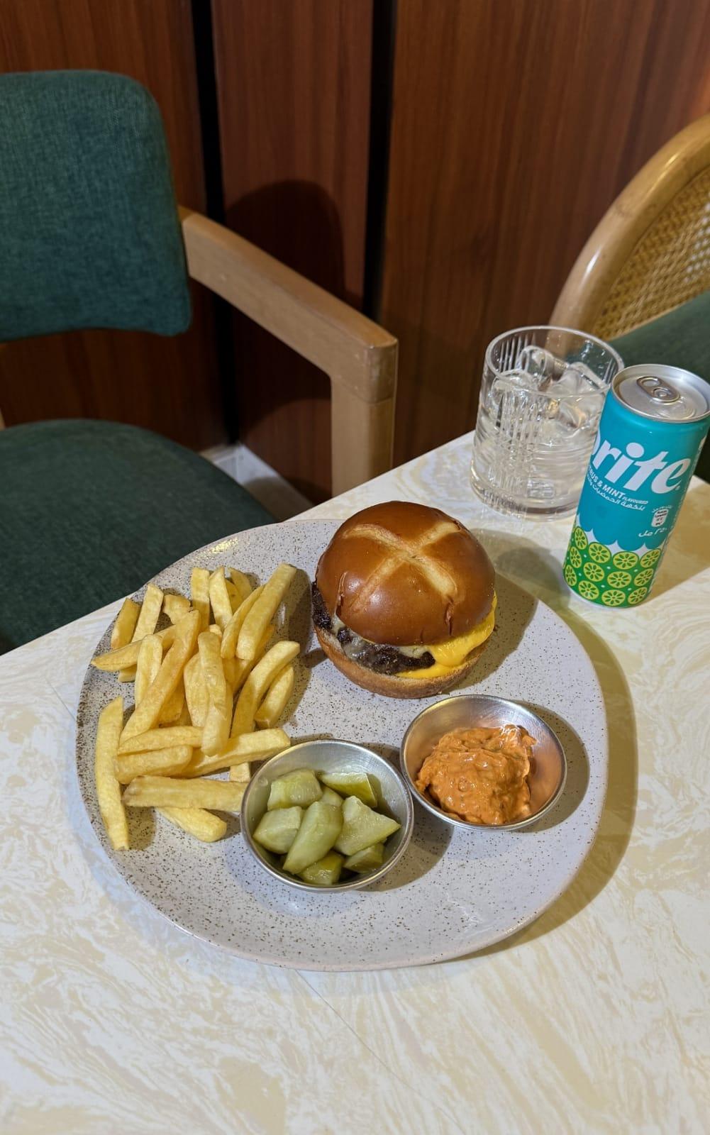 وجبة كلاسيك برغر اللحم