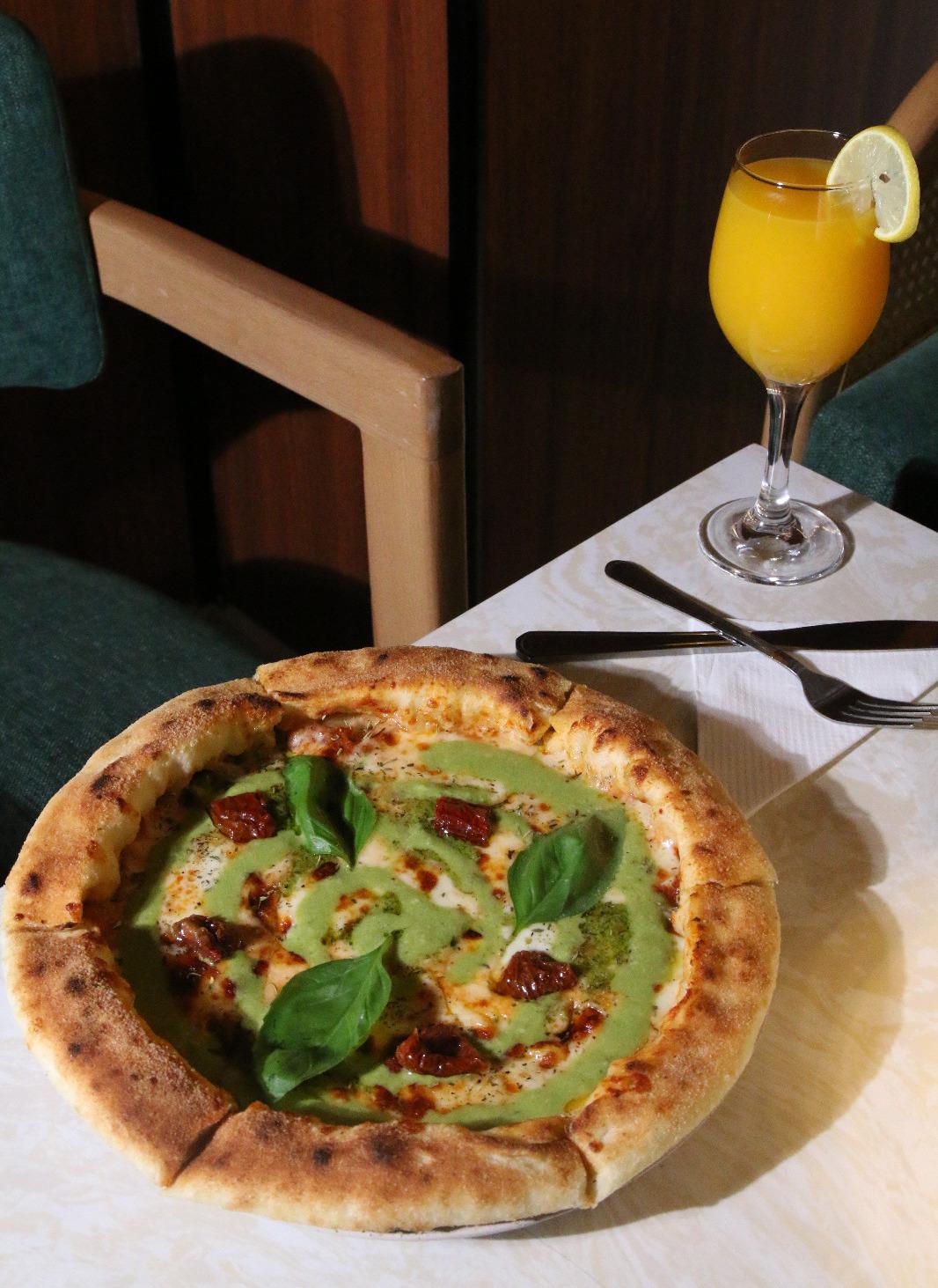 بيتزا البيستو